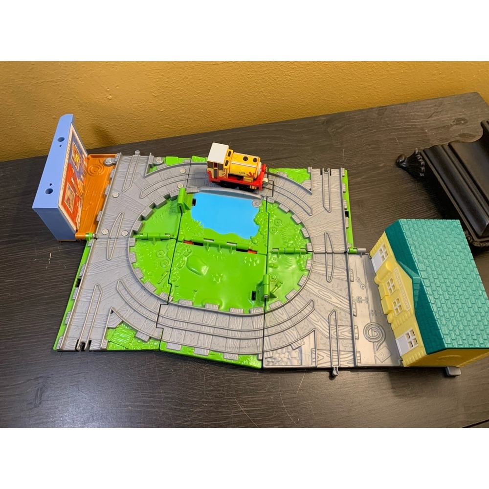 Thomas & Friends Take N Play Foldable Paint Shop and Library Play Set W/ Bill - Picture 11 of 13